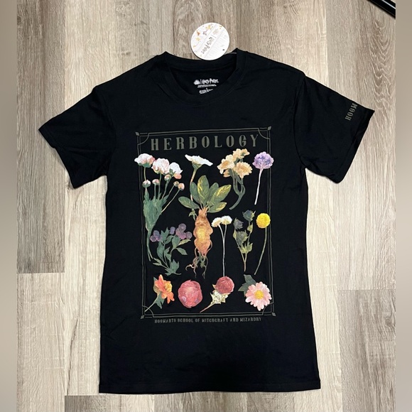 Harry Potter Herbology Hogwarts Graphic Black Print Tee Shirt Unisex Size Small - Picture 3 of 8
